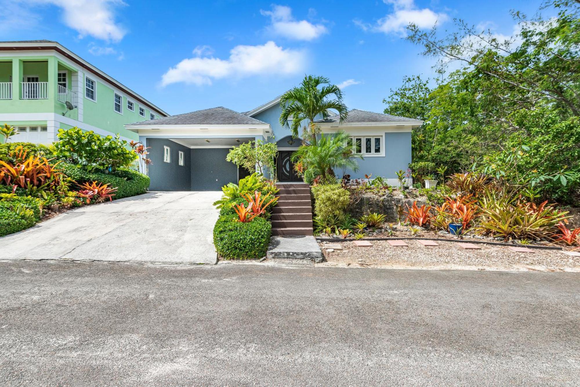 Holiday home 5min Walk From A Spacious In Nassau