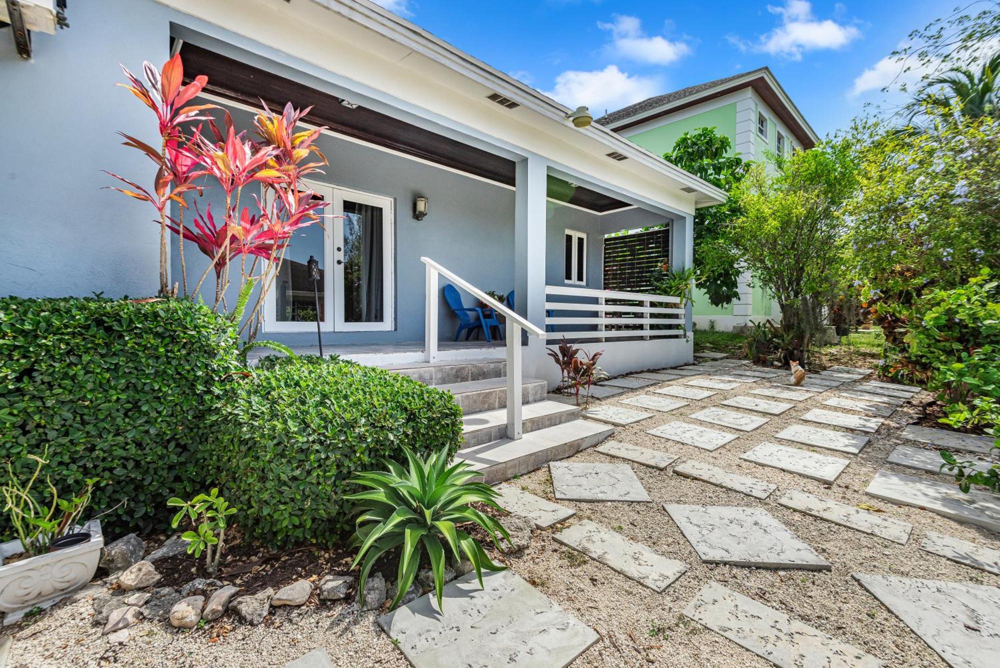Holiday home 5min Walk From A Spacious In
