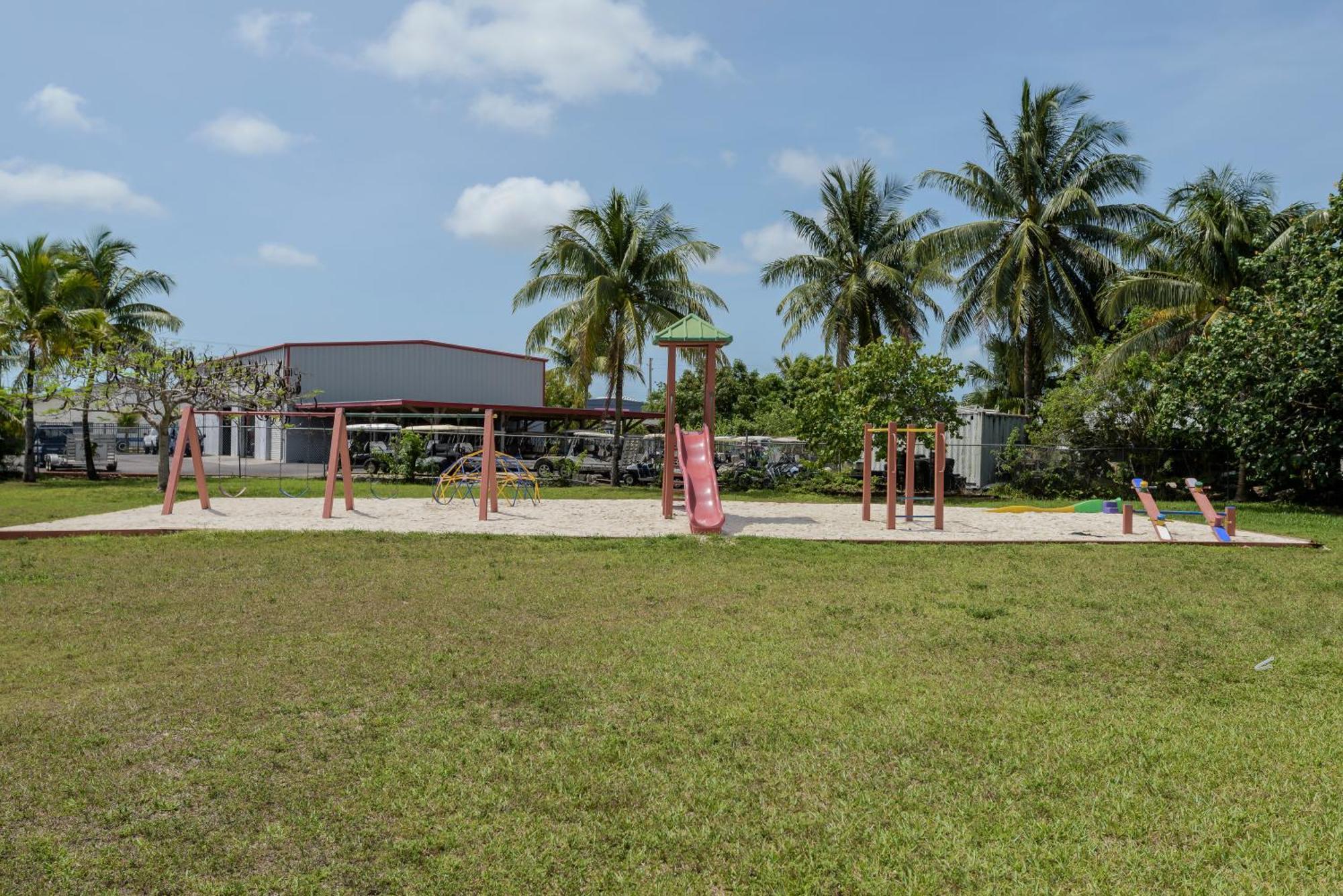 5min Walk From A Spacious In *