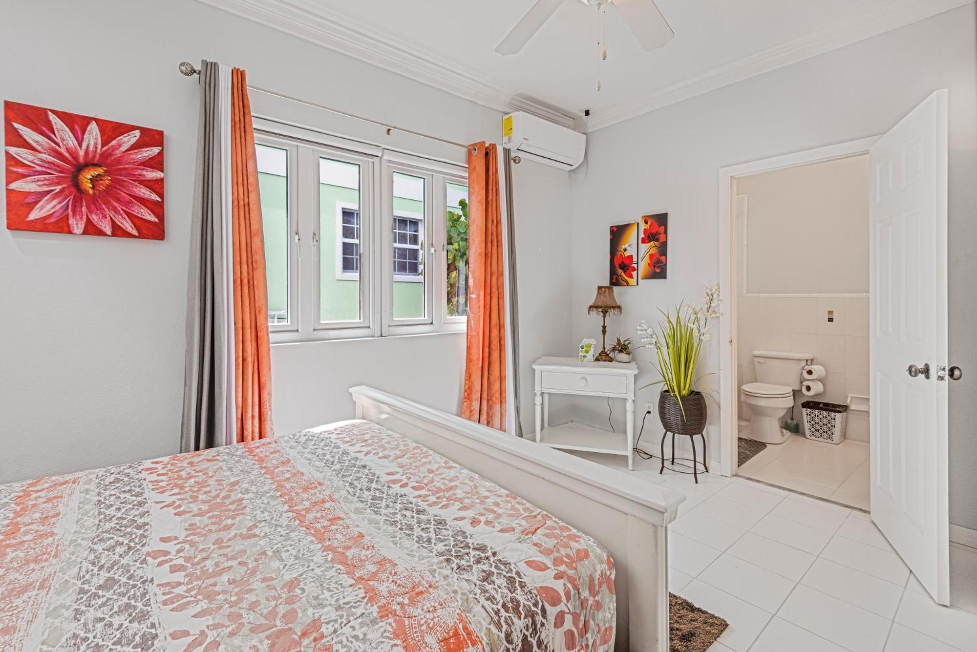 5min Walk From A Spacious In *