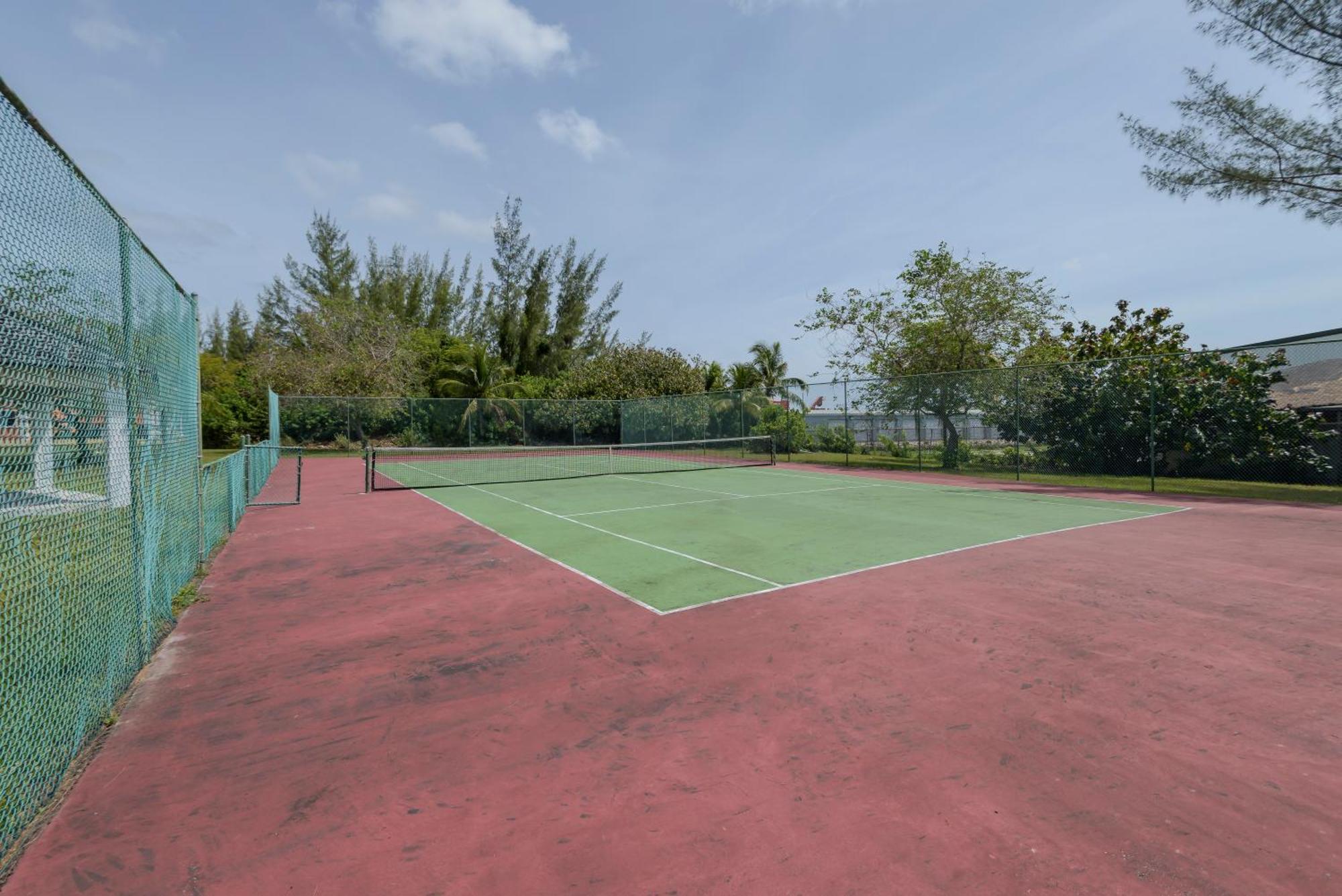 Holiday home 5min Walk From A Spacious In *