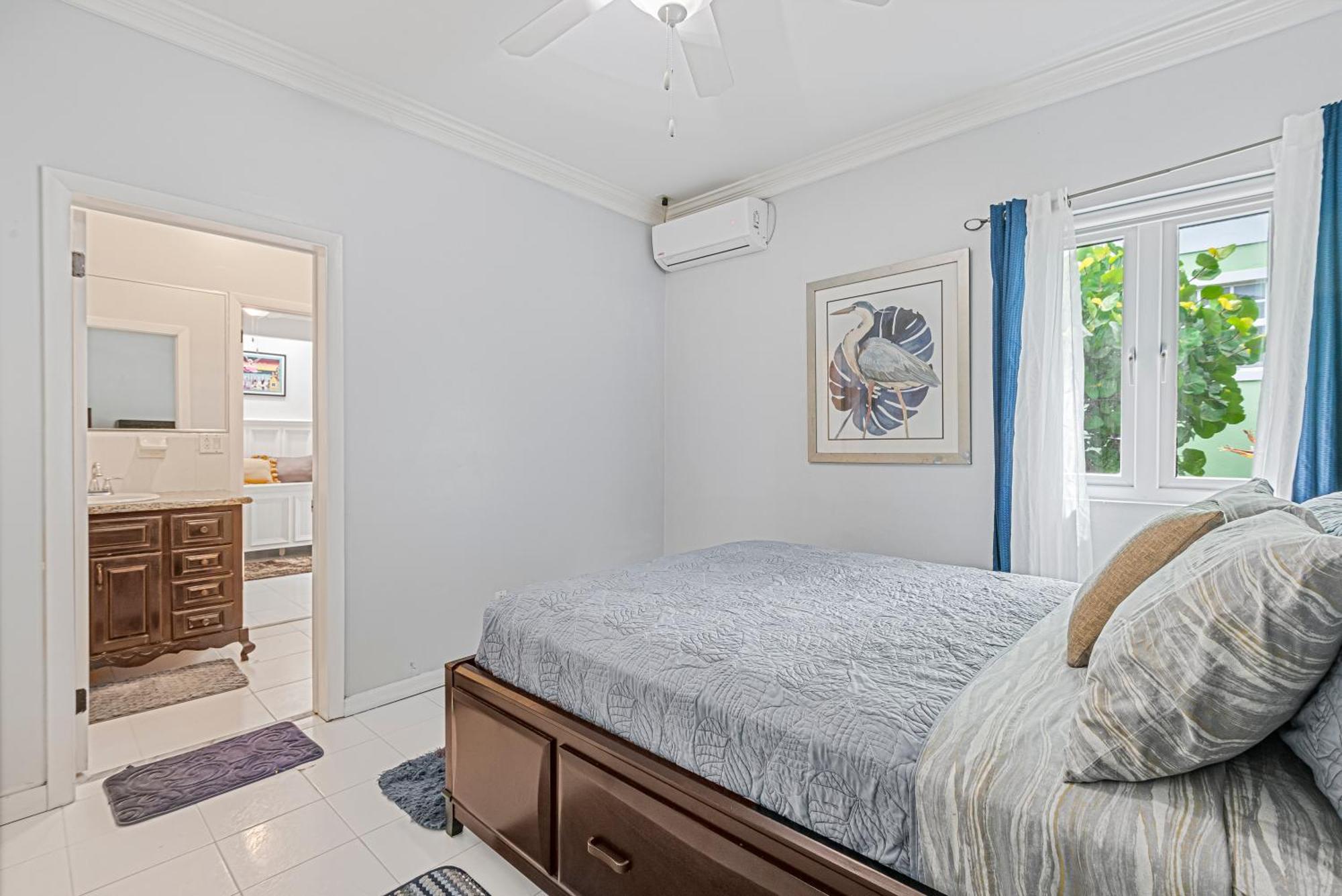 5min Walk From A Spacious In Holiday home Nassau